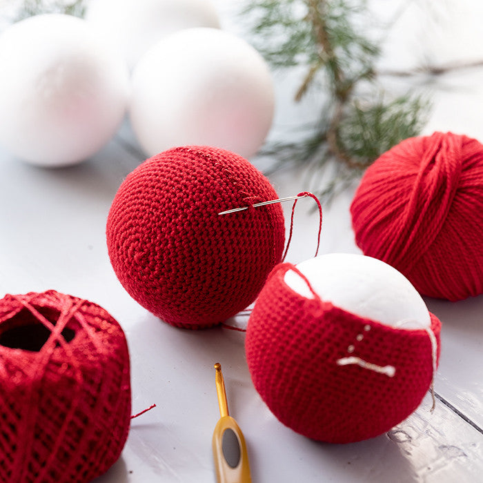 Classic Christmas ornaments - Crochet pattern