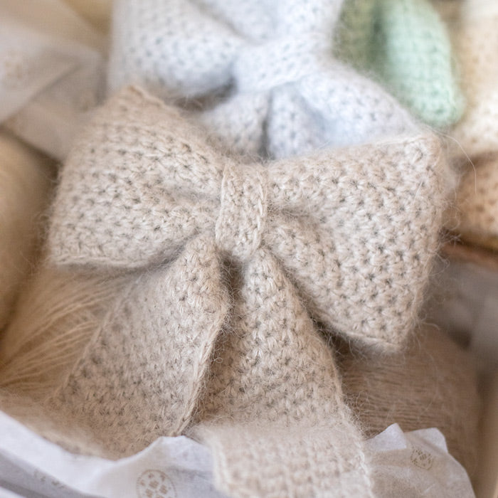 Classic bow, mohair edition - Crochet kit