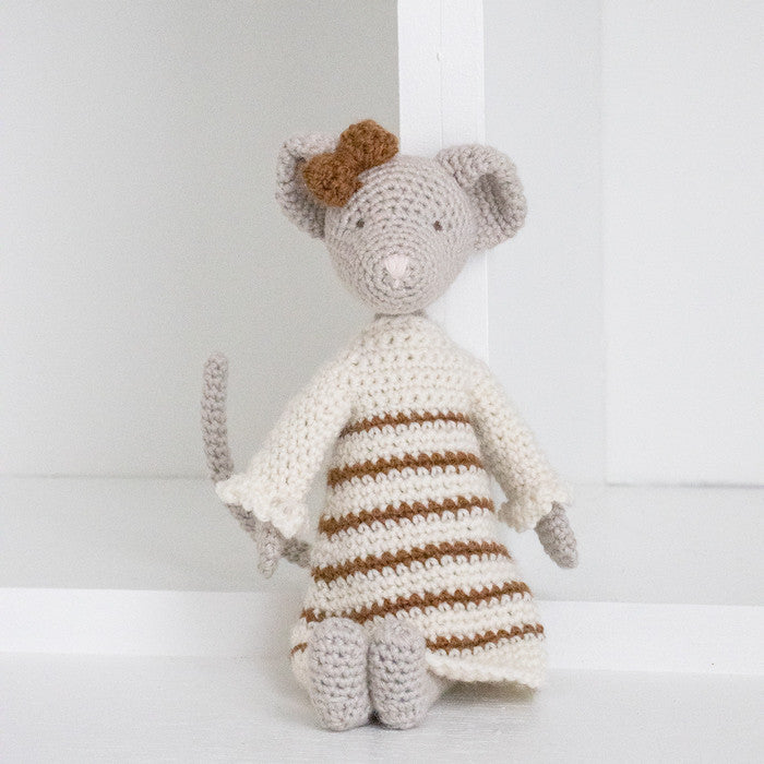 Mr & Mrs Mouse - 6 mini mice - Crochet kit