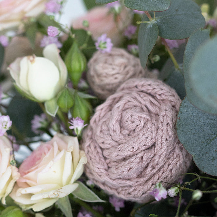 Roses - crochet-/knitting kit