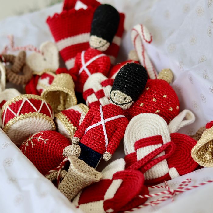 24 Calendar Gifts, Traditional - Crochetkit