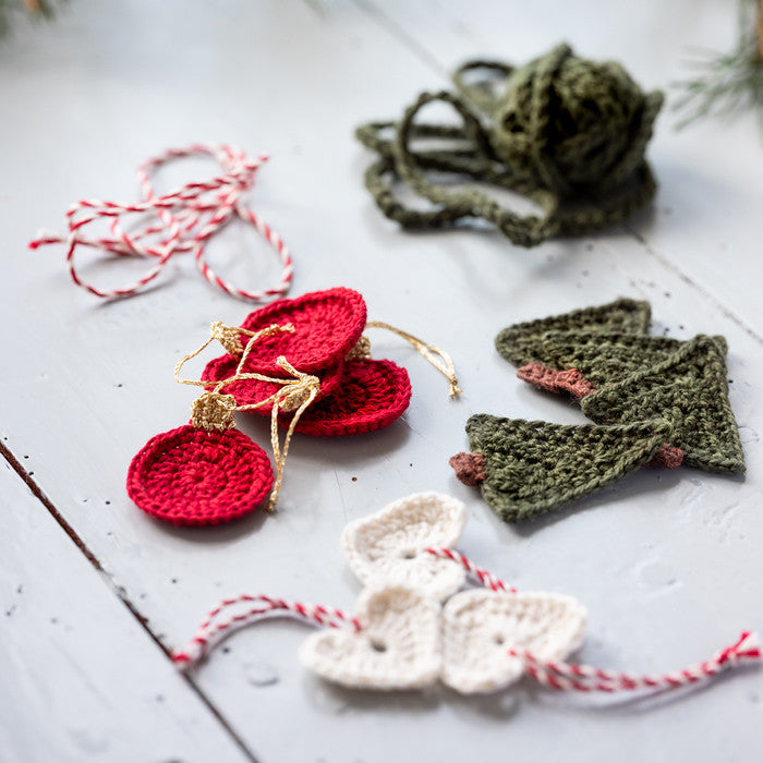 Hæklet Klassisk Julepynt - Crochet kit with book, small