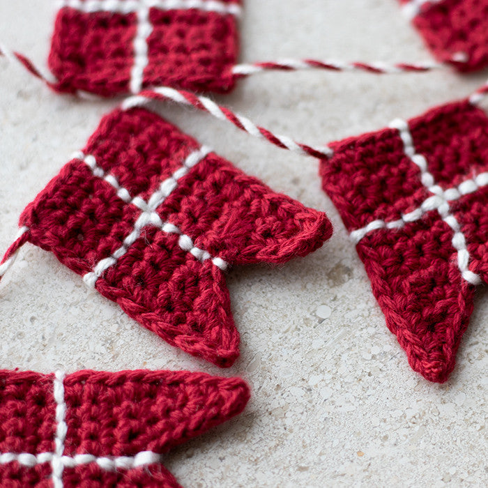 Danish flag garland - Crochet pattern