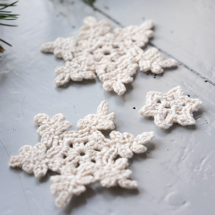 Bead Snowflake by Rito Krea - pattern 6x6-9x9cm - 7 pc