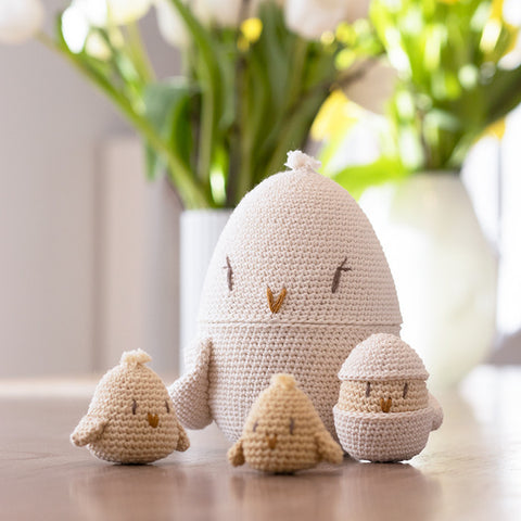 Two-piece Egg, Mamma chicken - Crochet kit