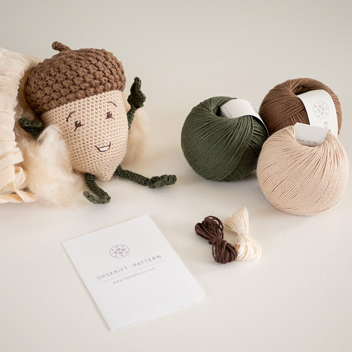 Little Acorn Maternity gift - Crochetkit